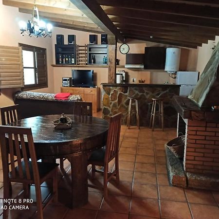 Casa Penelas, Petin Luaran gambar