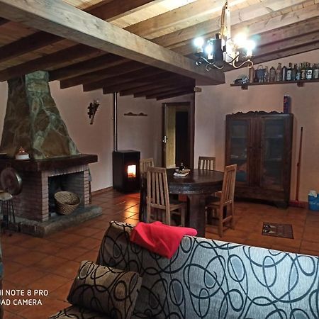 Casa Penelas, Petin Luaran gambar