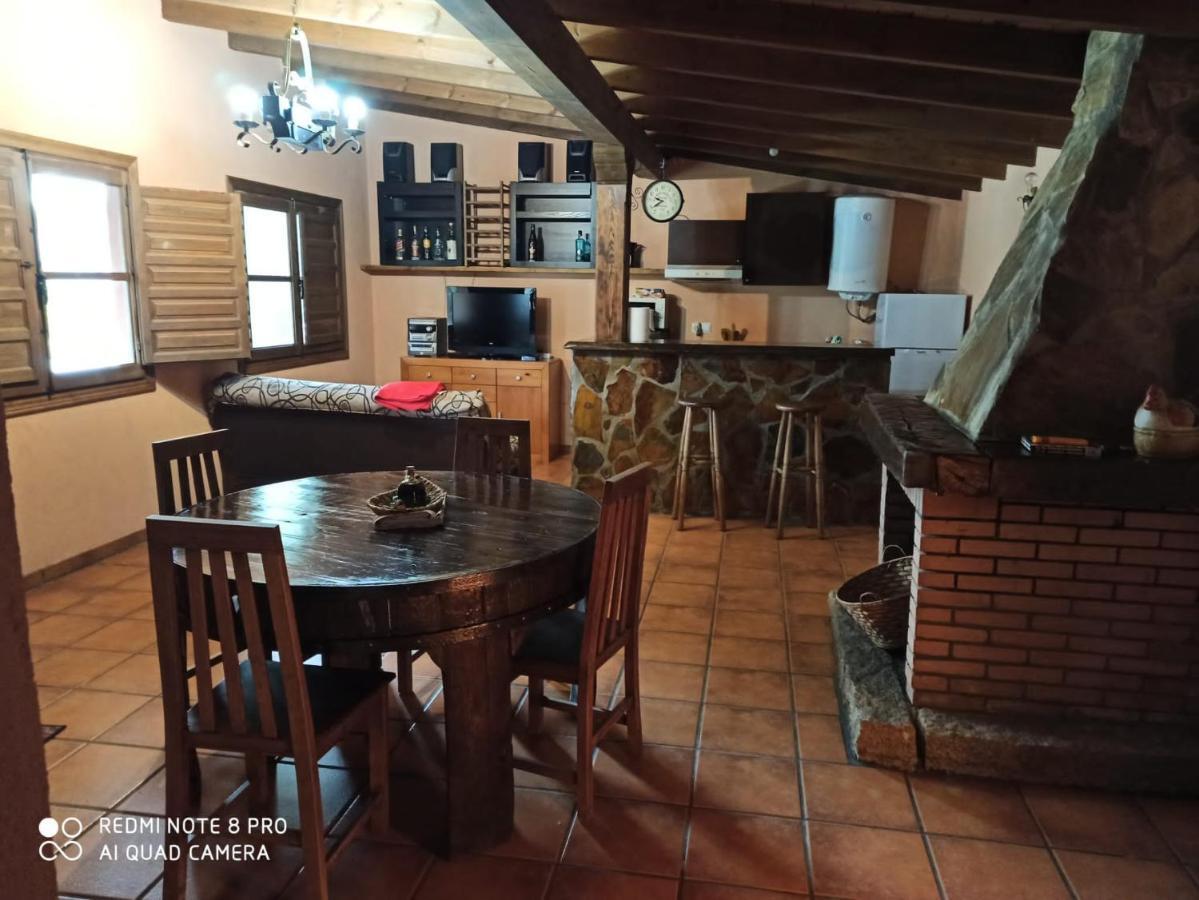 Casa Penelas, Petin Luaran gambar